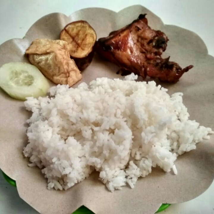 Ayam Bakar Cola Lalapan Plus Nasi
