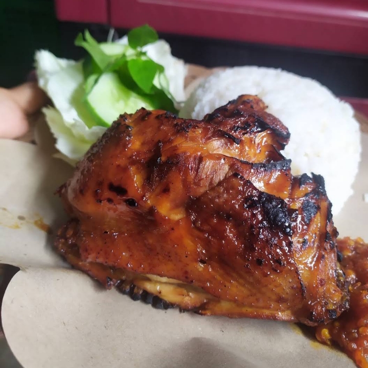 Ayam Bakar Dengan Nasi