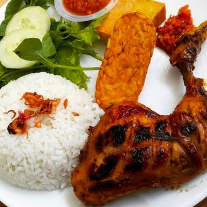 Ayam Bakar Komplit
