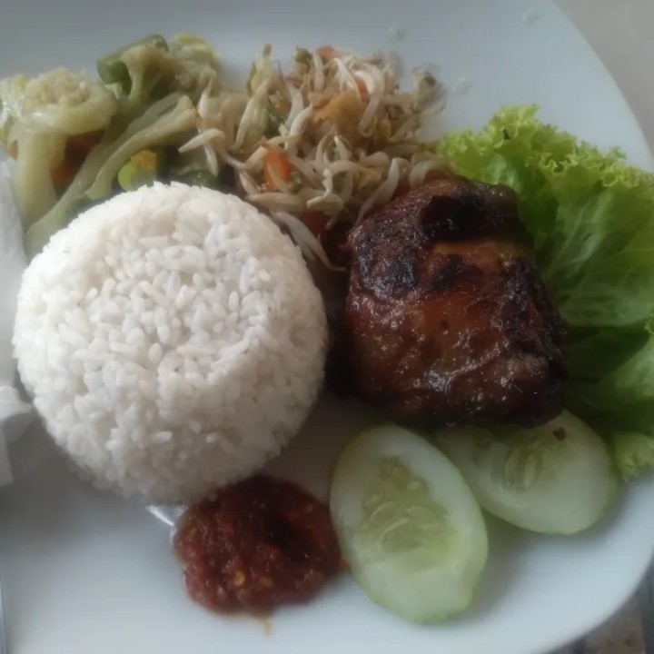 Ayam Bakar Komplit