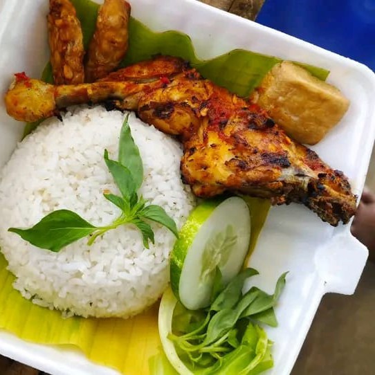 Ayam Bakar Lalapan
