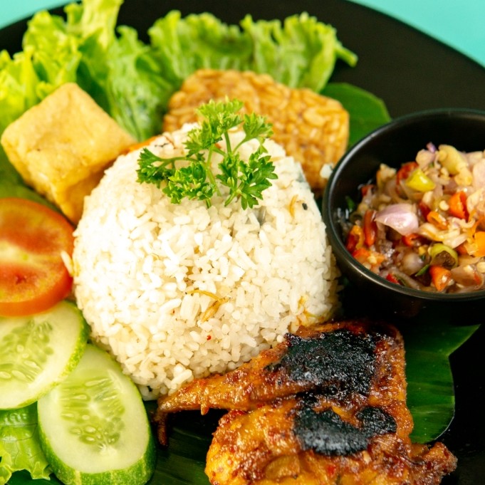 Ayam Bakar Nasi Liwet Komplit