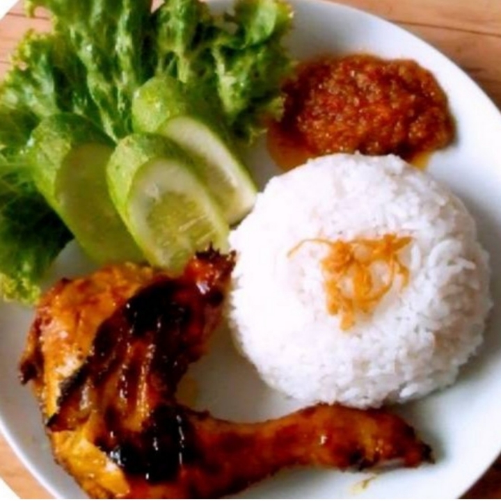 Ayam Bakar Pakai Nasi