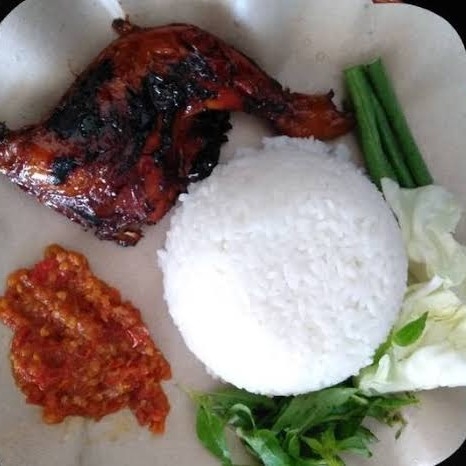 Ayam Bakar Ukuran Sedang Dan Nasi
