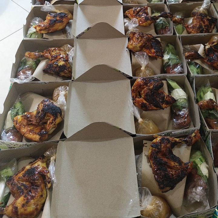 Ayam Boiler Dengan Nasi