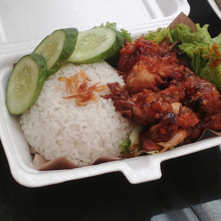 Ayam Geheng Lamokot Plus Nasi Putih 3