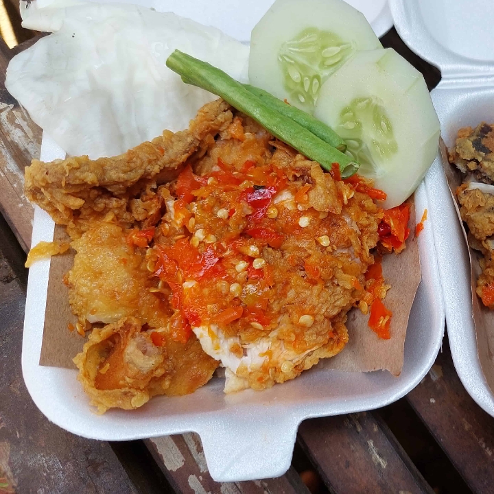 Ayam Geprek Ayam Saja