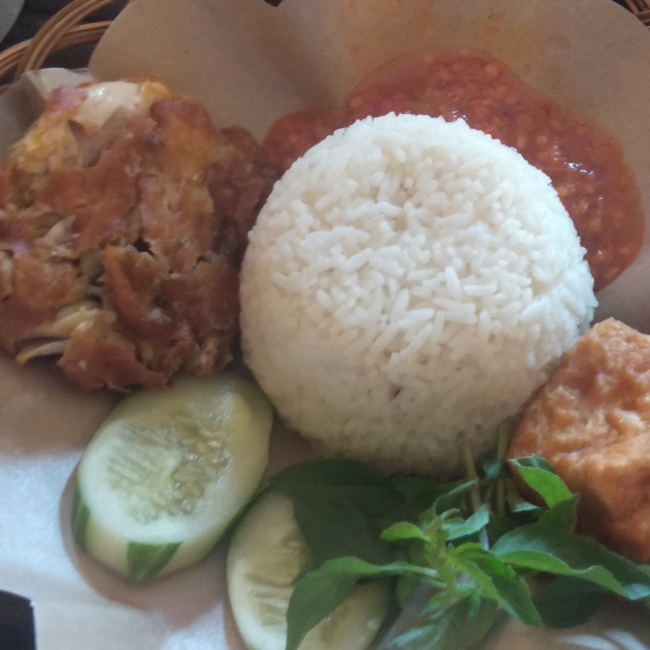 Ayam Geprek Bacok