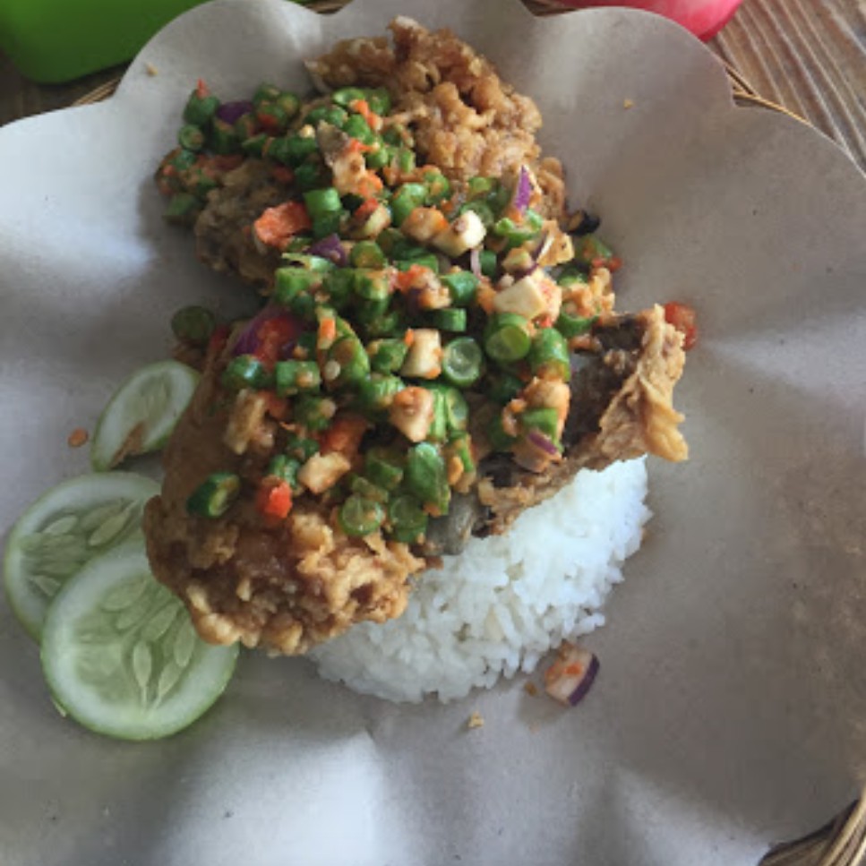 Ayam Geprek Beberuq  Punia