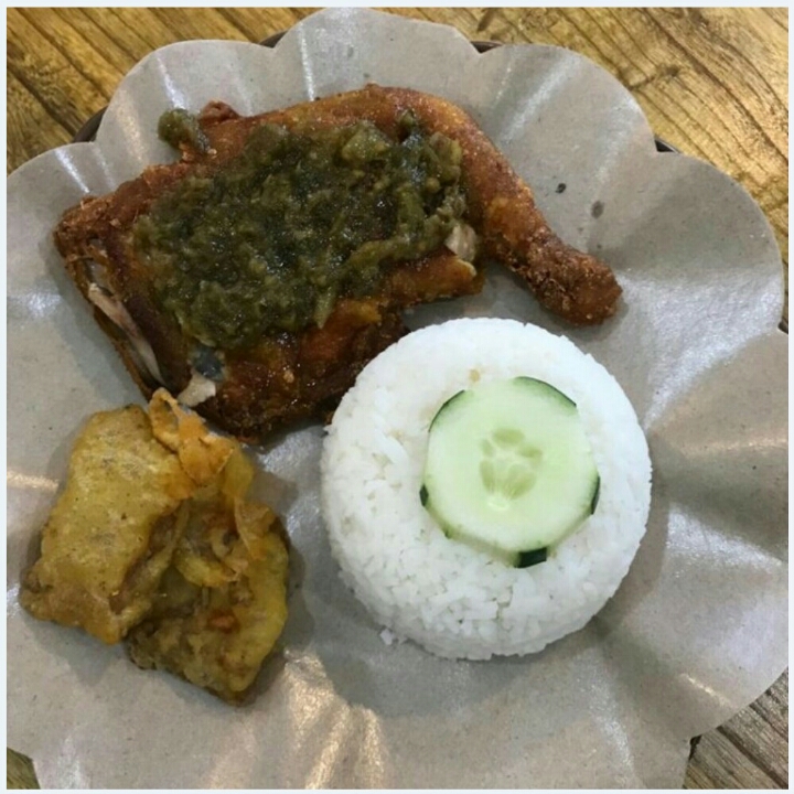 Ayam Geprek Besar Sudah Pakai Nasi