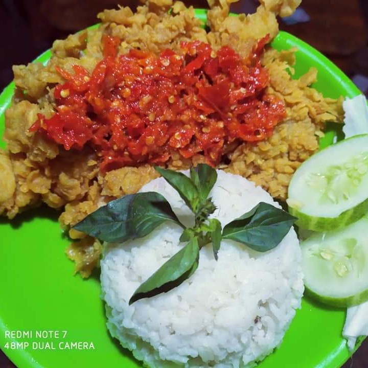 Ayam Geprek Dengan Nasi