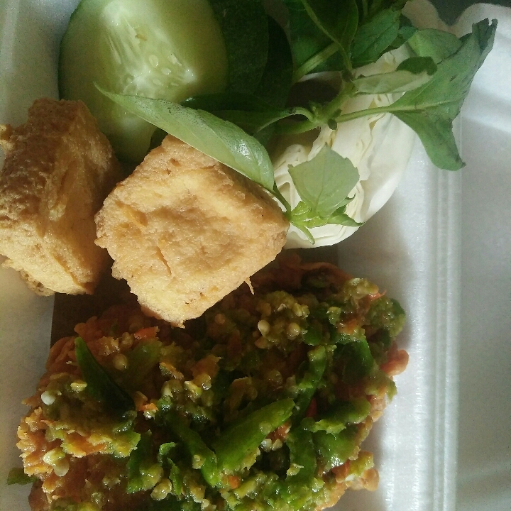 Ayam Geprek Dengan Nasi
