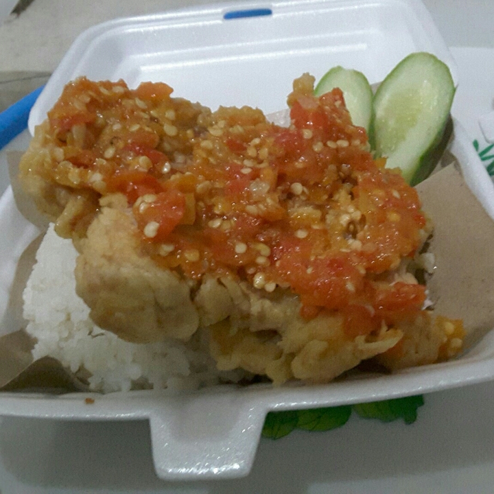 Ayam Geprek Dengan Nasi