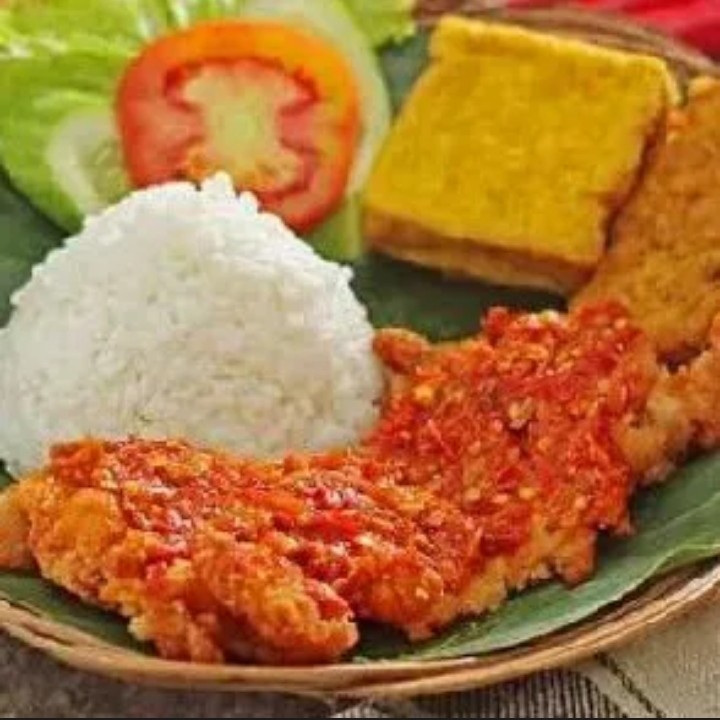 Ayam Geprek Komplit
