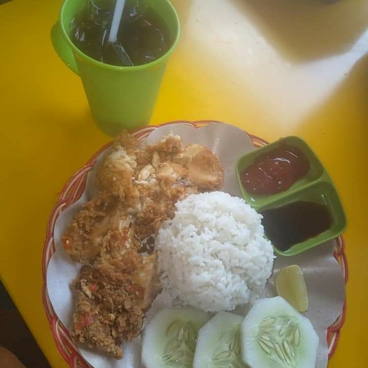Ayam Geprek Komplit