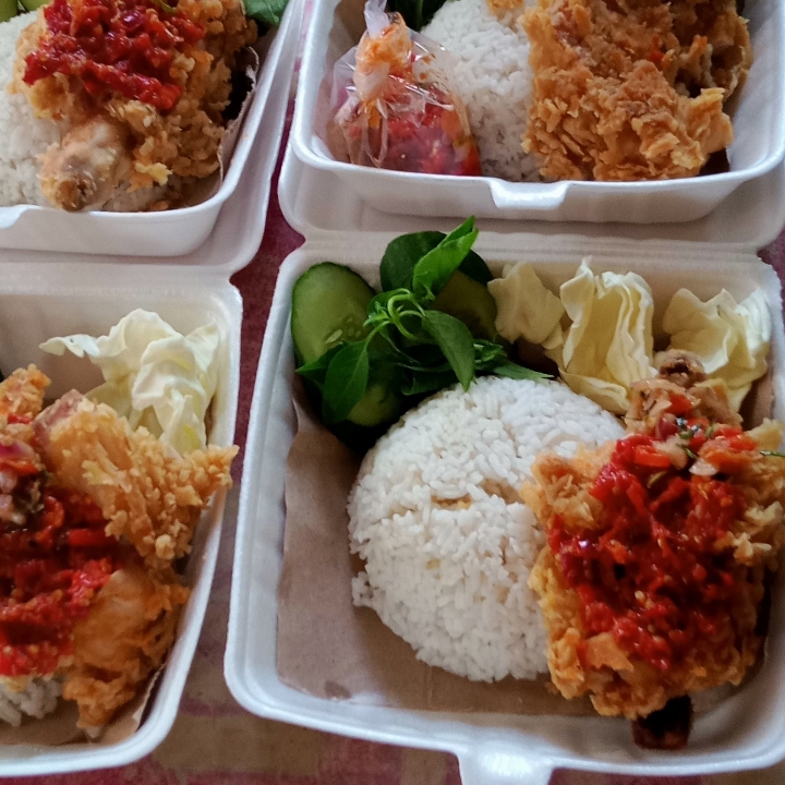 Ayam Geprek Sambal Merah 