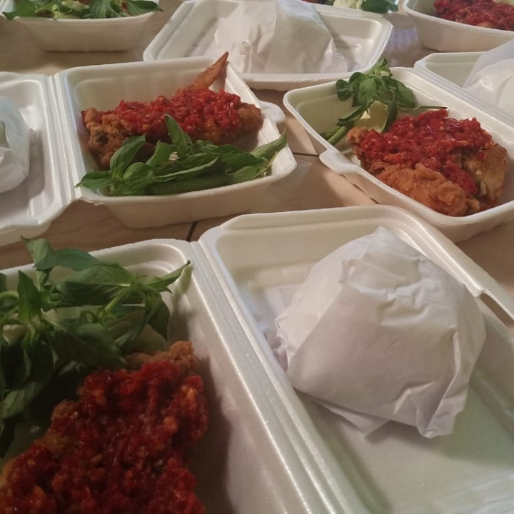 Ayam Geprek Level Plus Nasi 3