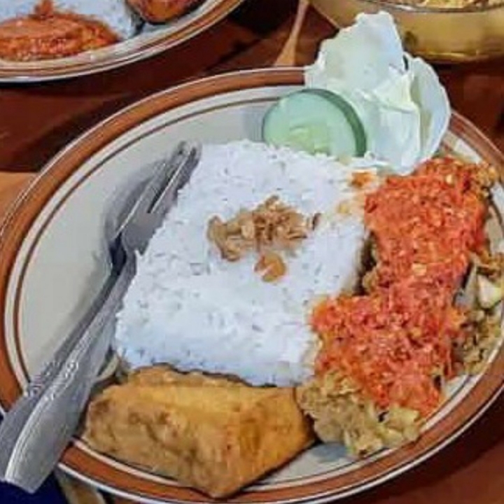 Ayam Geprek Nasi