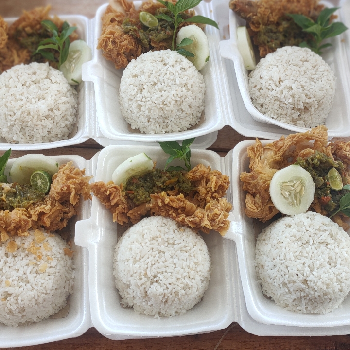 Ayam Geprek Nasi