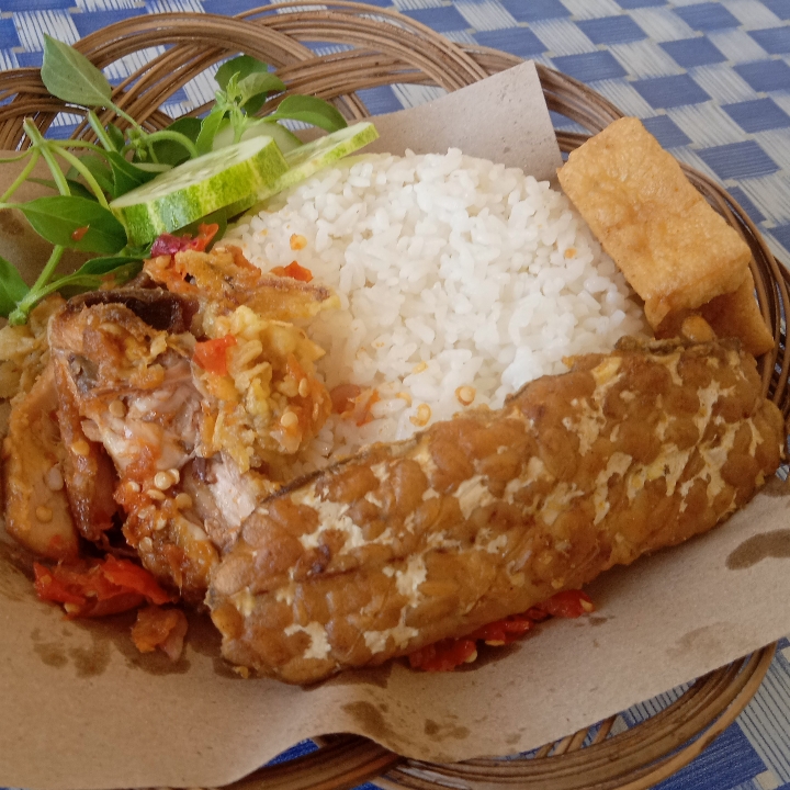 Ayam Geprek Nasi Lalapan Tahu Tempe Jeruk