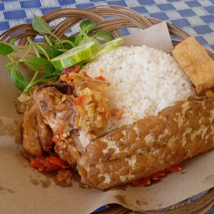Ayam Geprek Nasi Lalapan Teh
