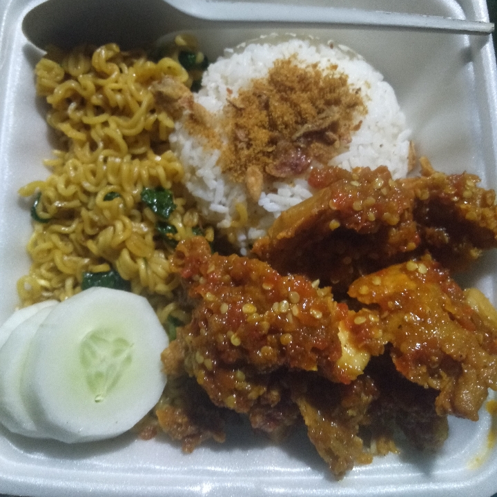 Ayam Geprek Nasi Mie Tempe Tumis 