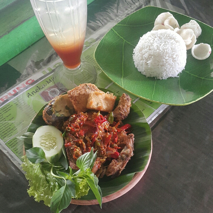 Ayam Geprek Nasi Putih