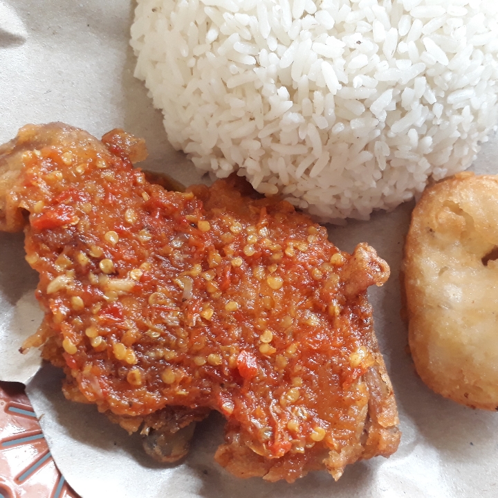 Nasi Ayam Geprek Nyiur