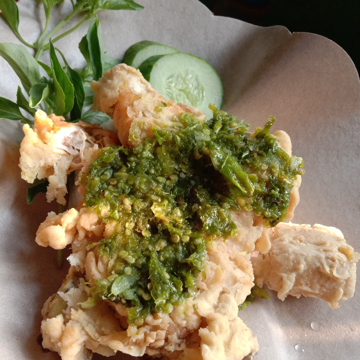 Ayam Geprek Pakai Nasi