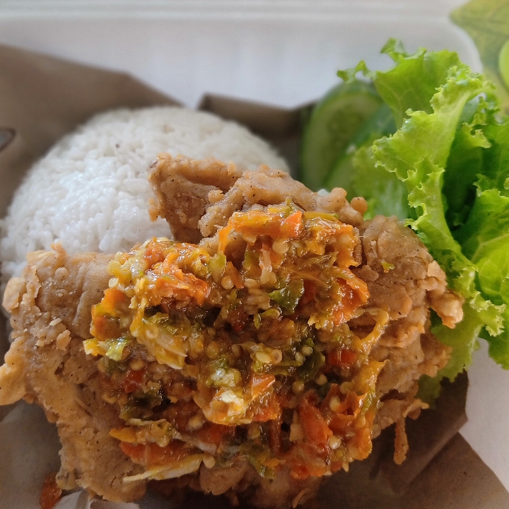 Ayam Geprek Pake Nasi
