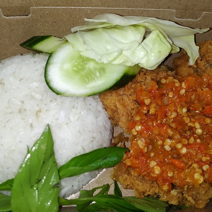Ayam Geprek Pake Nasi