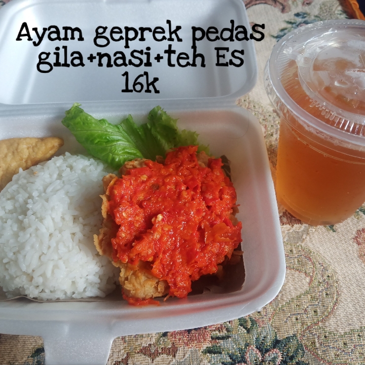 Ayam Geprek Pedas Gila Lengkap Teh Es Manis