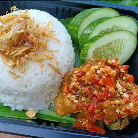 Ayam Geprek Plus Nasi Es Teh Manis