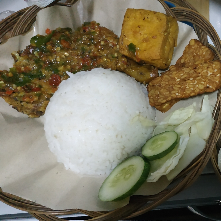 Ayam Geprek Sambal Bawang