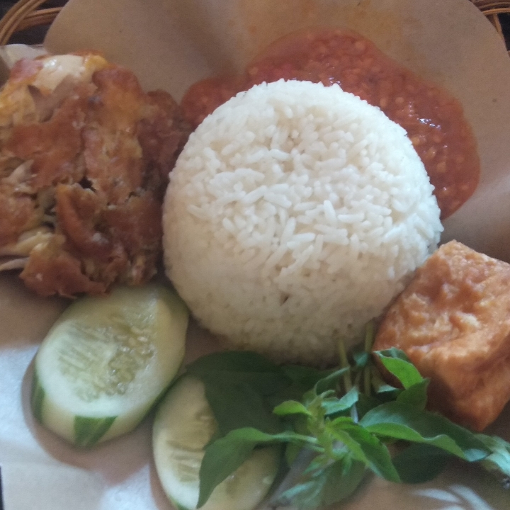 Ayam Geprek Sambal Dan Tahu