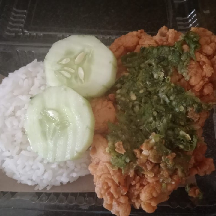 Ayam Geprek Sambal Hijau