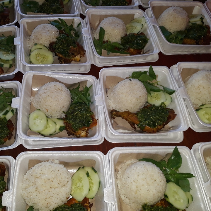 Ayam Geprek Sambal Hijau
