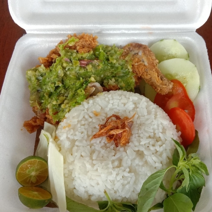 Ayam Geprek Sambal Ijo