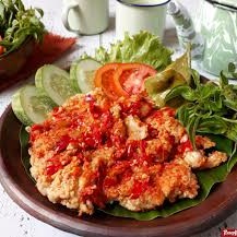 Ayam Geprek Sambal Merah  Dan Nasi