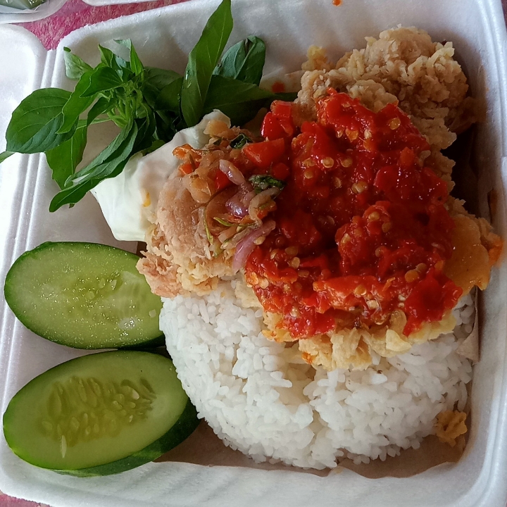 Ayam Geprek Sambal Merah