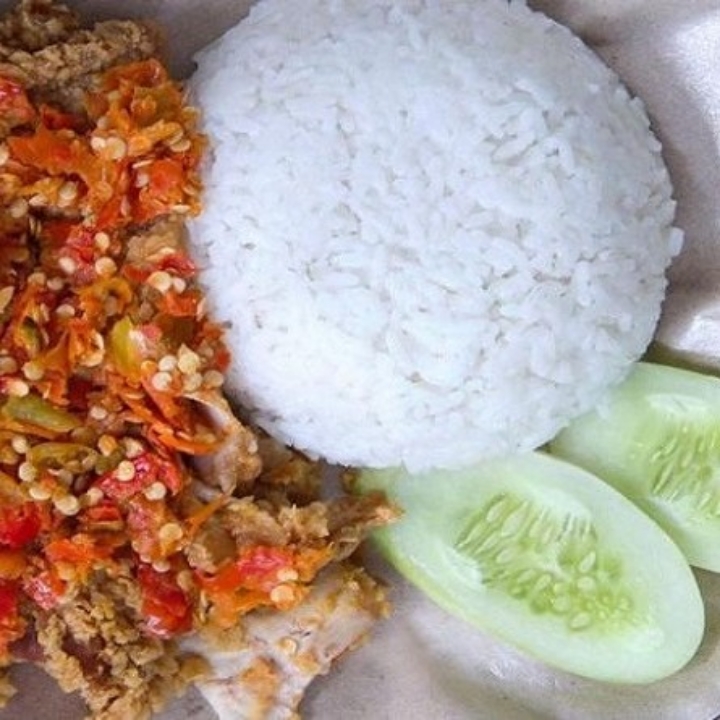 Ayam Geprek Sambal Merah