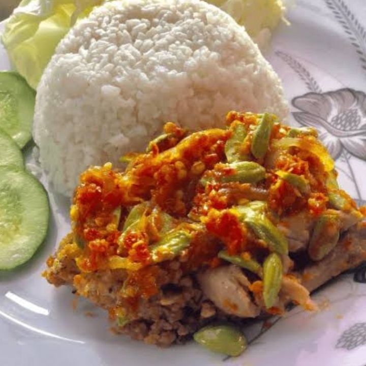 Ayam Geprek Sambal Pete
