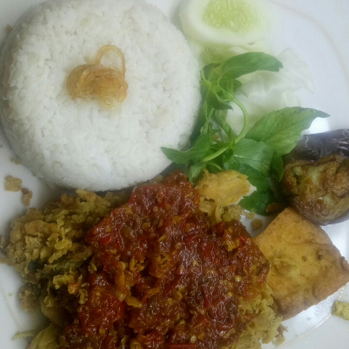 Ayam Geprek Sambal Terasi