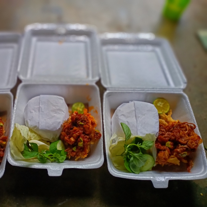 Ayam Geprek Sambel Cumi Asin