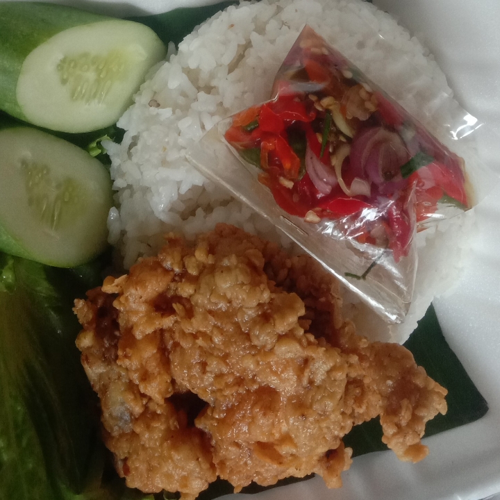 Ayam Geprek Sambel Matah Dengan Nasi