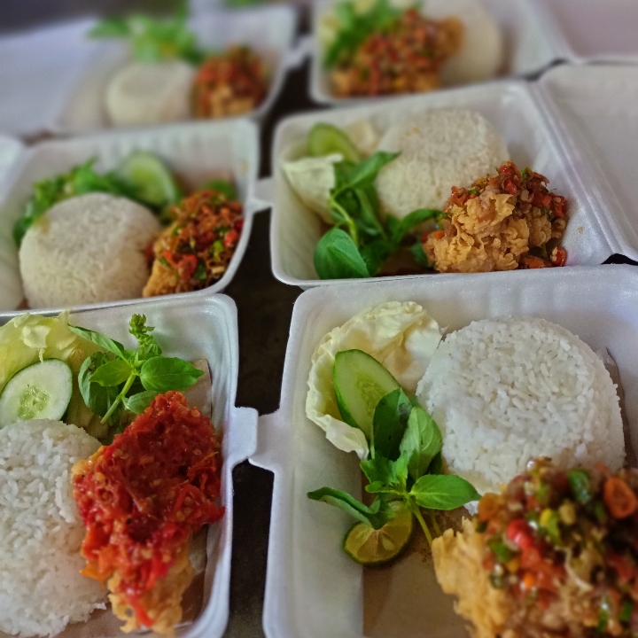 Ayam Geprek Sambel Matah Free Esteh 2
