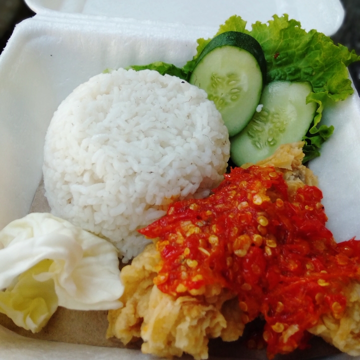 Ayam Geprek Sambel Setan Free Es Teh