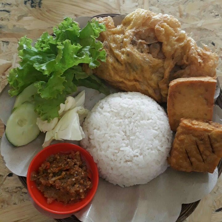 Ayam Geprek Selimut Sambal Mede