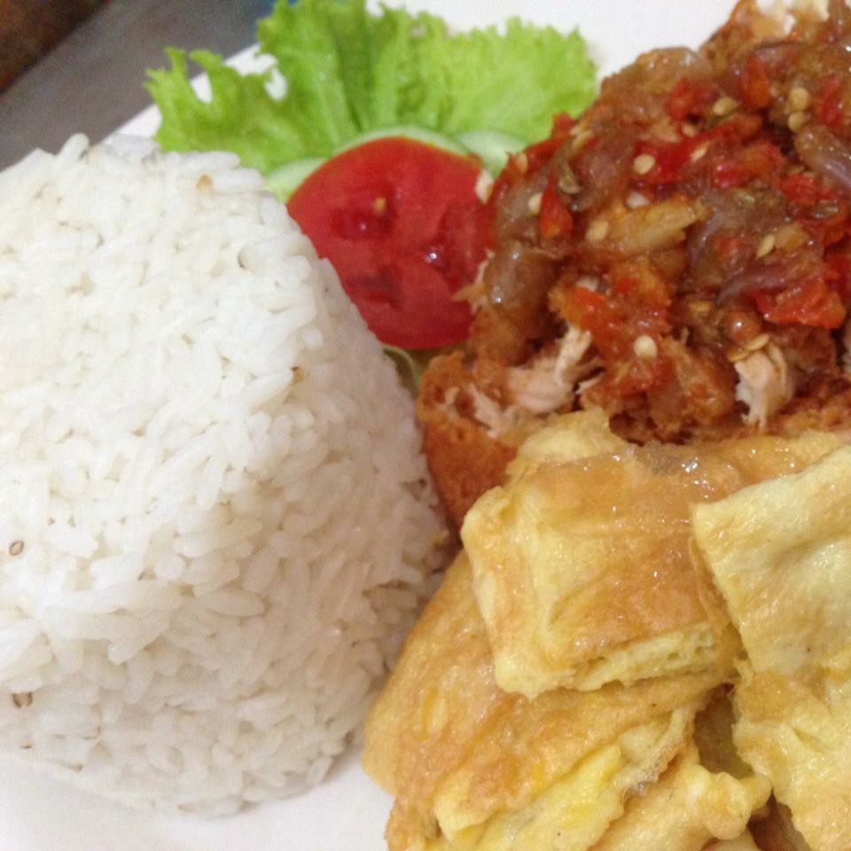 Ayam Geprek Telor Dadar