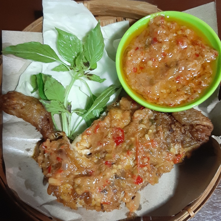 Ayam Geprek dan Nasi Putih